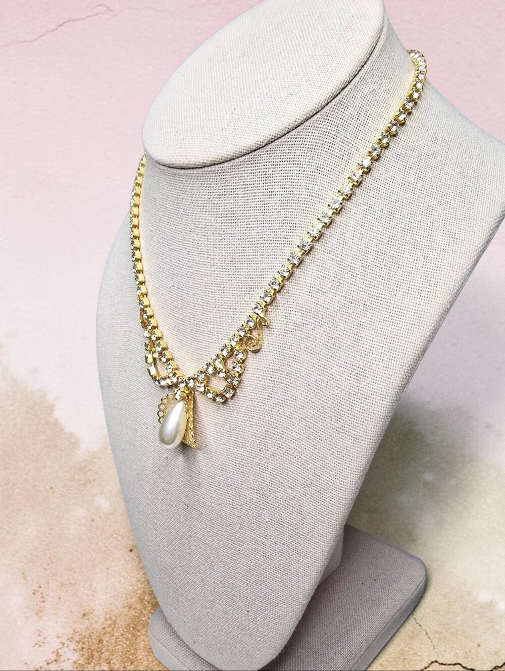 Vintage Gold Tone Rhinestone W/Faux Pearl Filigree Pendant Necklace - Picture 2 of 5